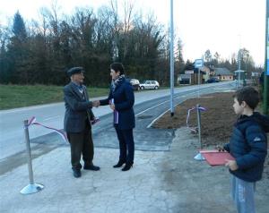 Otvoritev avtobusnega postajališča, pločnika in javne razsvetljave v Stranski vasi 5